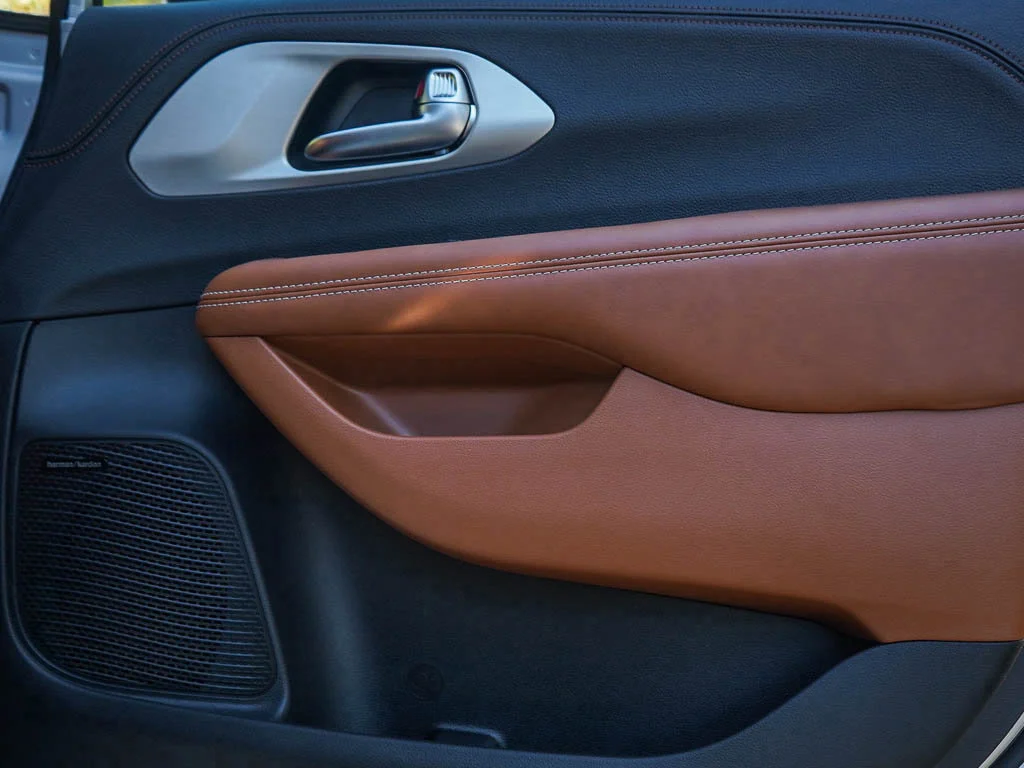 2026 Chrysler Pacifica Pinnacle - Photo 9