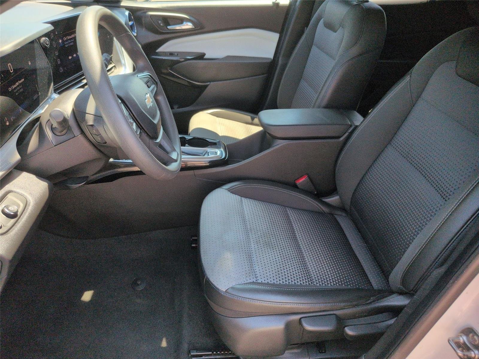 Used 2025  CHEVROLET 1LT image 18