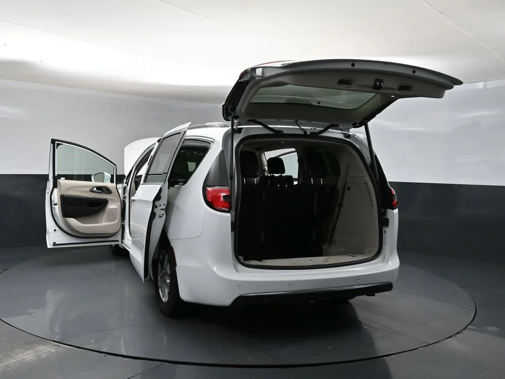 Used 2022 White Chrysler Touring L image 39