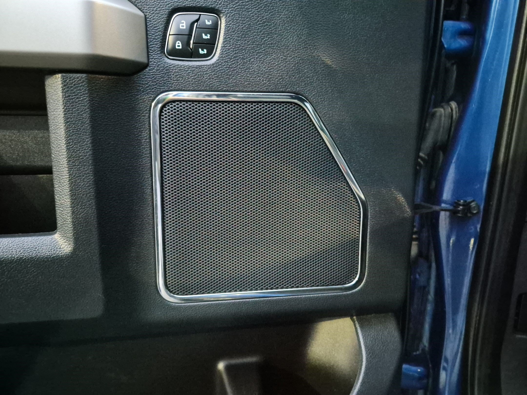 Used 2022 Blue Metallic Ford LARIAT image 13