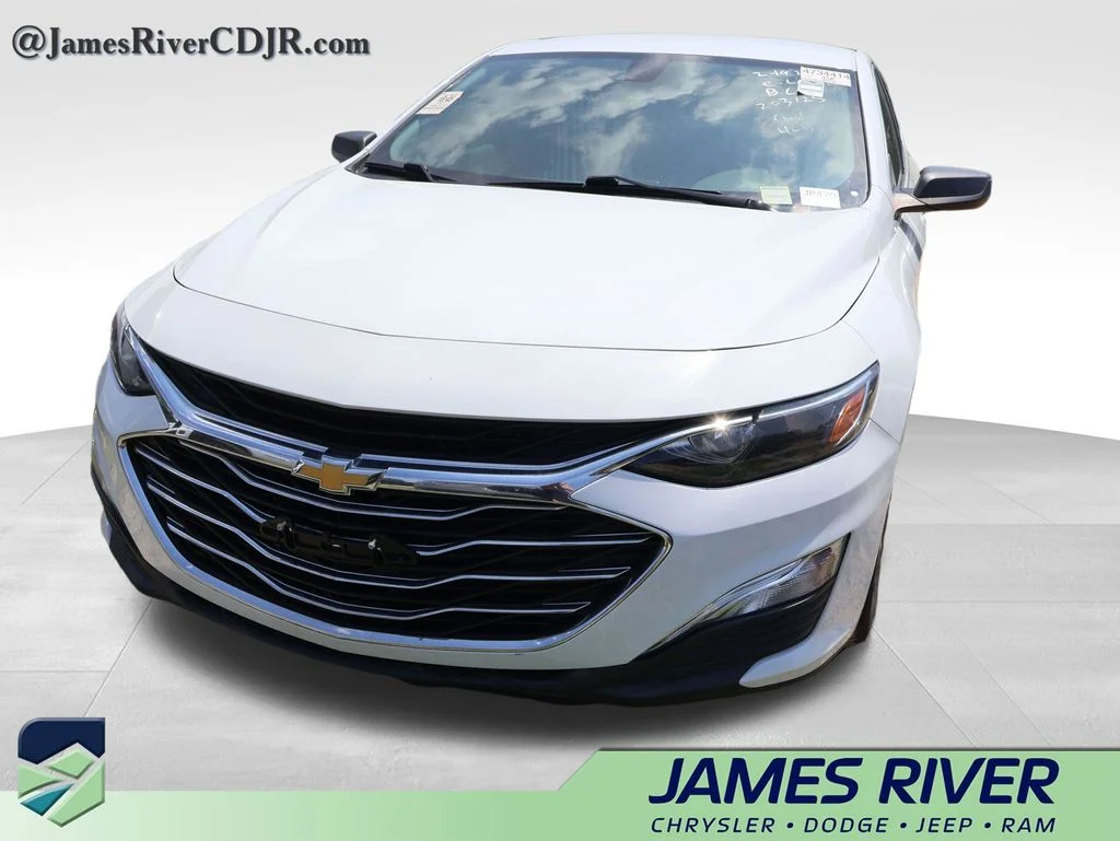 Used 2022 White Chevrolet LS image 3