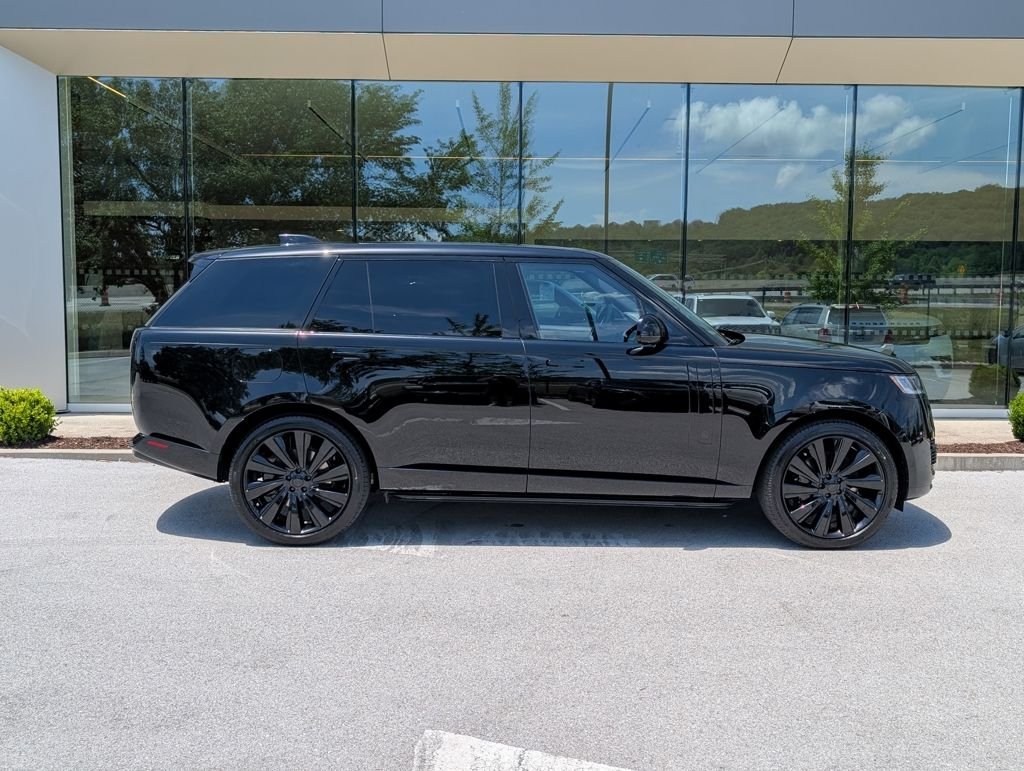 New 2026 Narvik Black Land Rover SV image 7