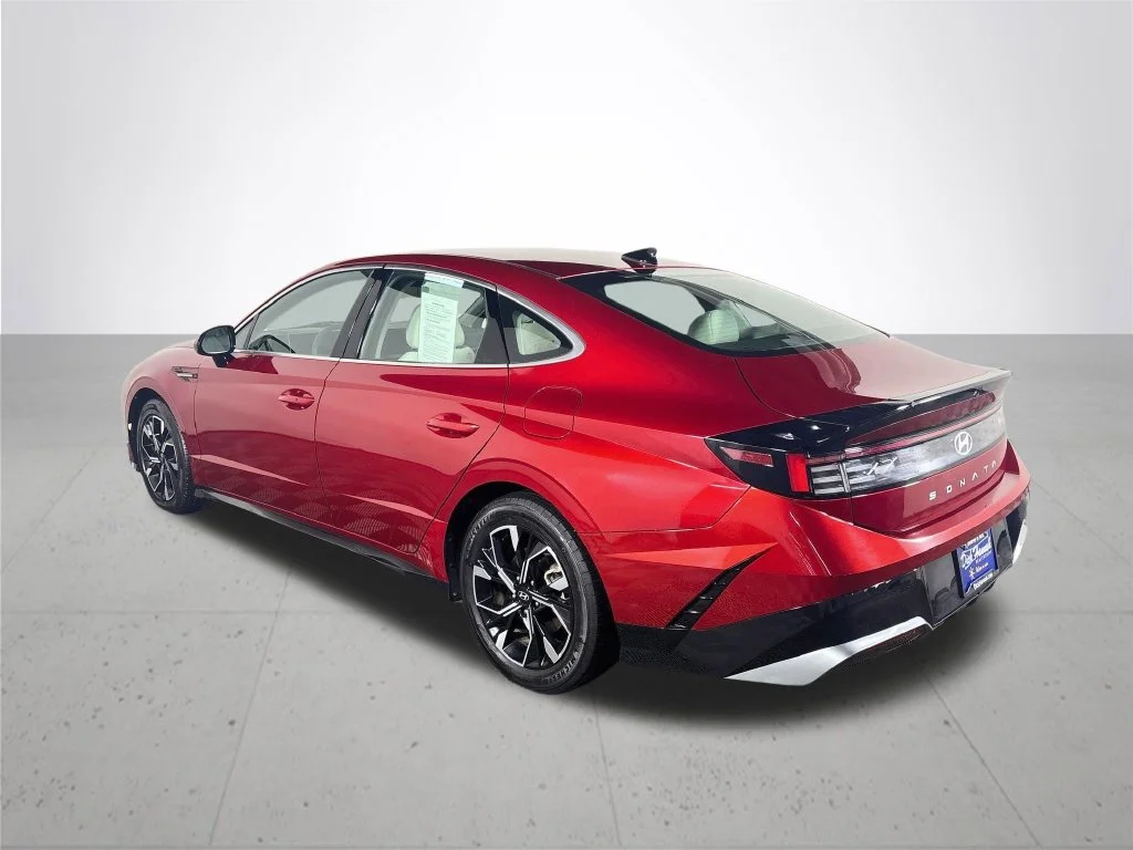 Used 2025 Red Hyundai SEL image 8
