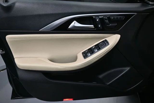 Used 2018 Black INFINITI ESSENTIAL image 13