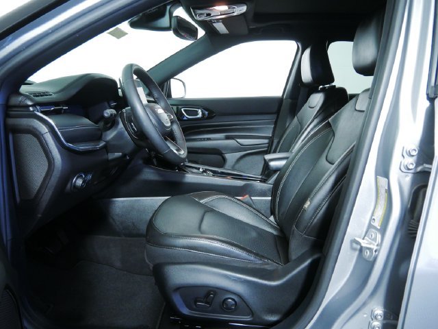 Used 2023 Silver Jeep High Altitude image 19