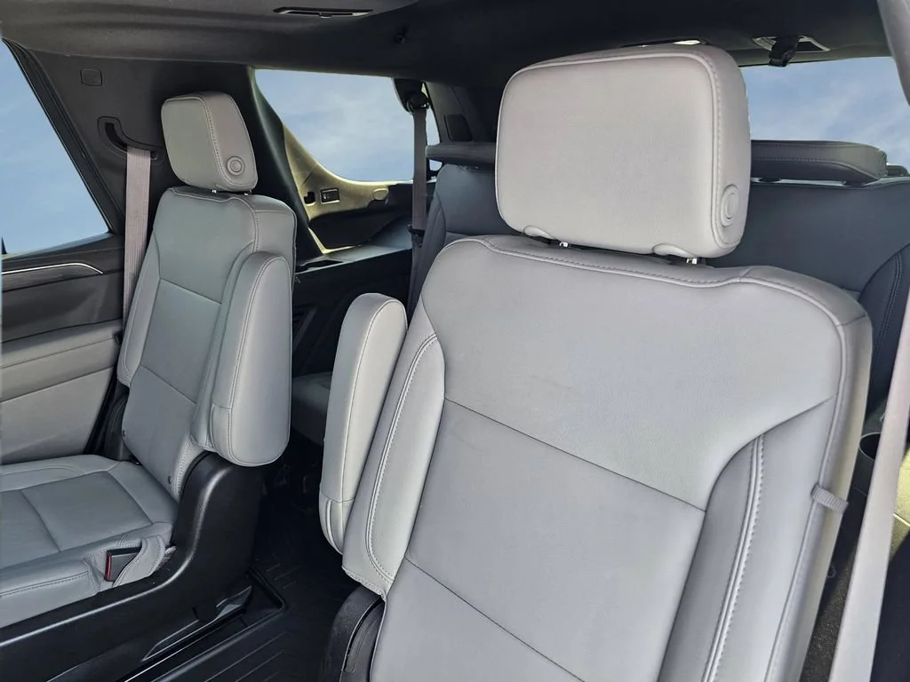 Used 2023 Summit White Chevrolet Z71 image 34