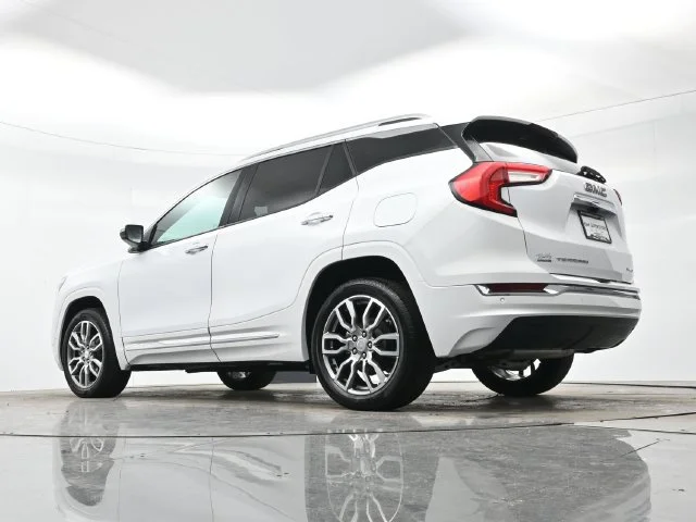 Used 2023 SUMMIT WHITE GMC Denali image 32