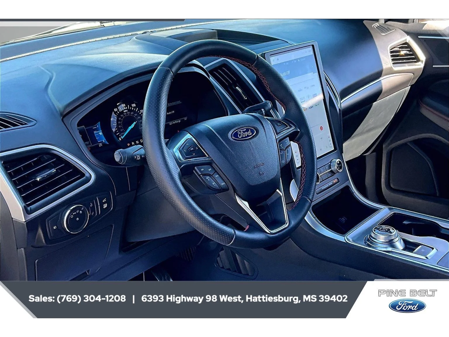 Used 2022 Star White Metallic Tri-Coat Ford ST-Line image 12