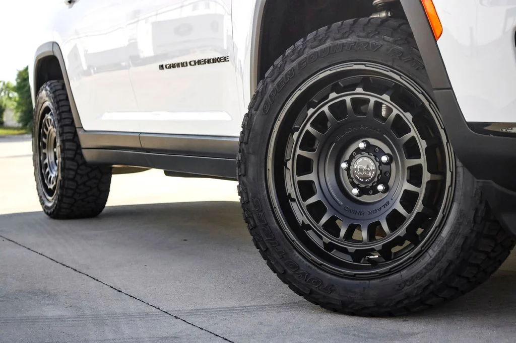 New 2025 White Jeep Limited image 2