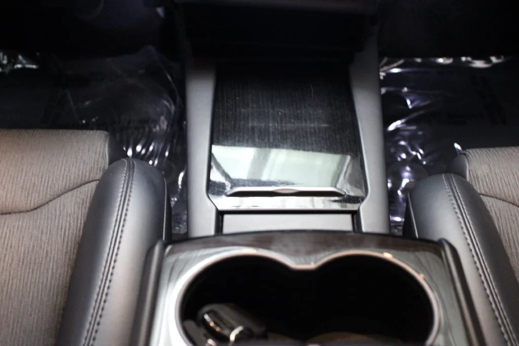 Used 2018 Obsidian Black Metallic Tesla  image 30