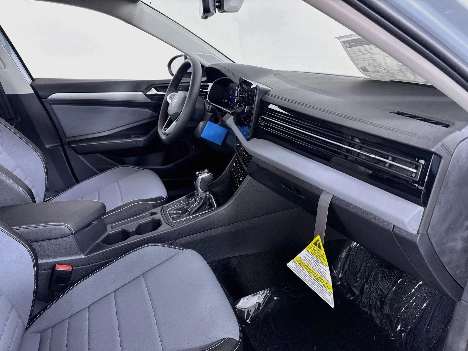 New 2027 GRAY Volkswagen SE image 29
