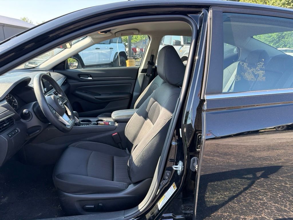 Used 2025 Black Nissan 2.5 SV image 14