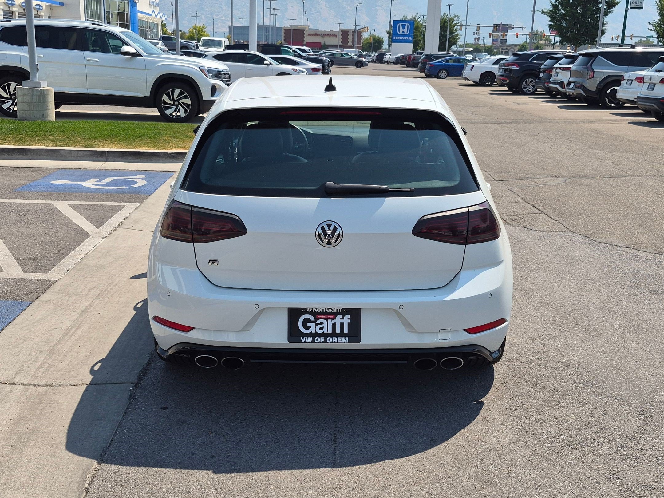 Used 2019 Oryx White Pearl Volkswagen DCC & Navigation 4Motion image 4