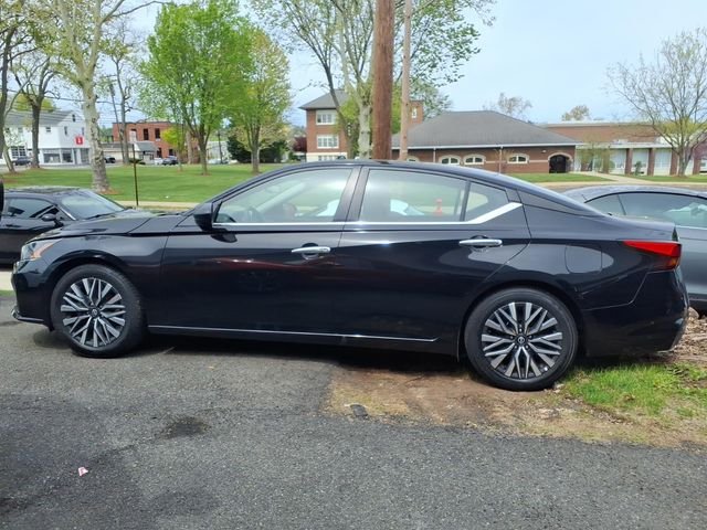 Used 2024 Black Nissan 2.5 SV image 3
