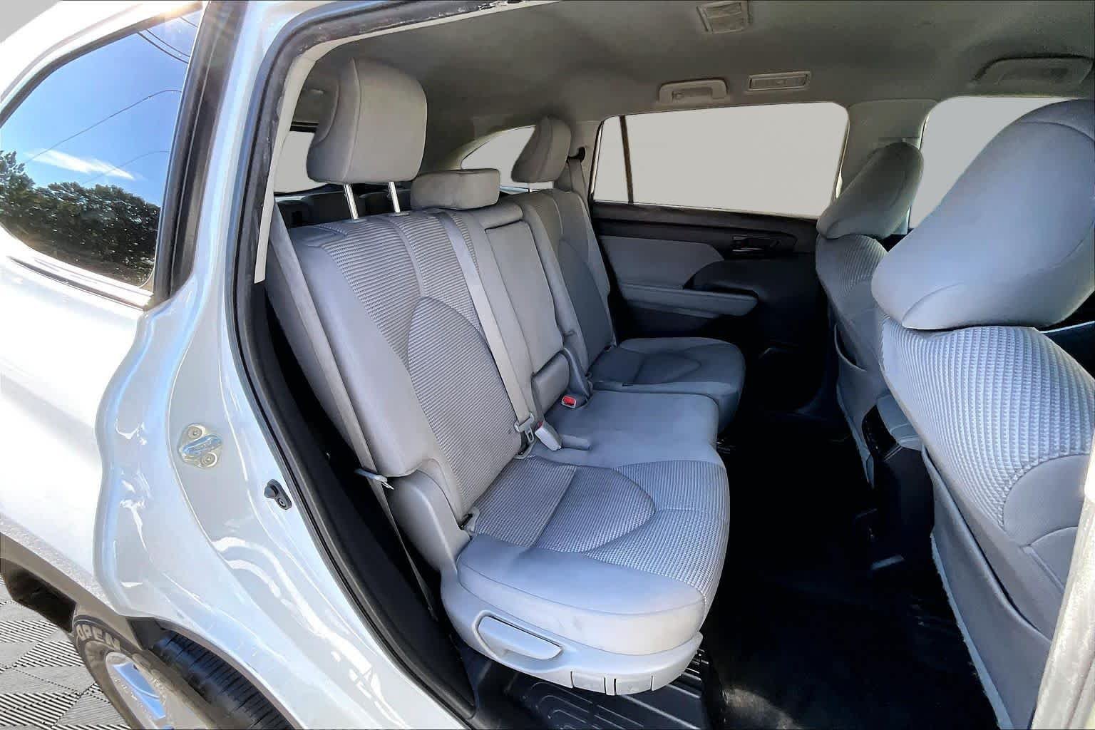 Used 2023 Wind Chill Pearl Toyota LE image 20