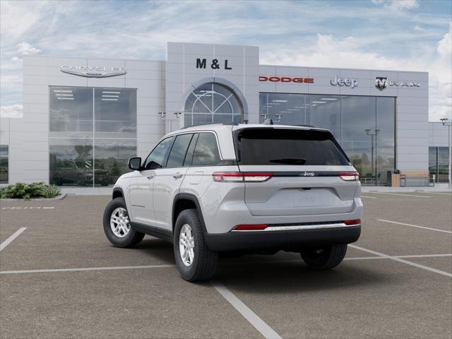 New 2025 Bright White Clear-Coat Exterior Paint Jeep Laredo image 50