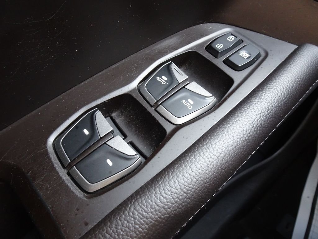 Used 2015 Brown Hyundai Base image 19