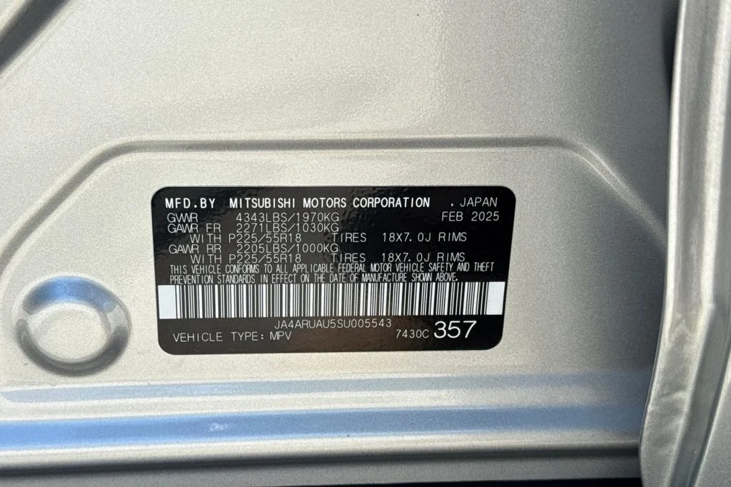 Used 2025 Alloy Silver Metallic Mitsubishi 2.0 ES image 33