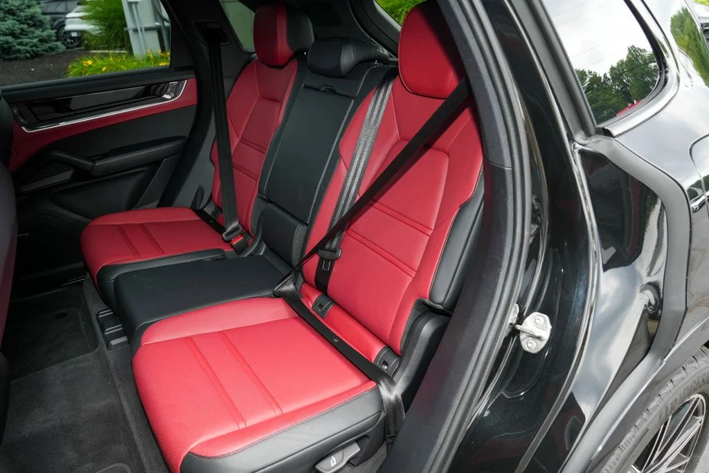 Certified Used 2025  Porsche Base image 35
