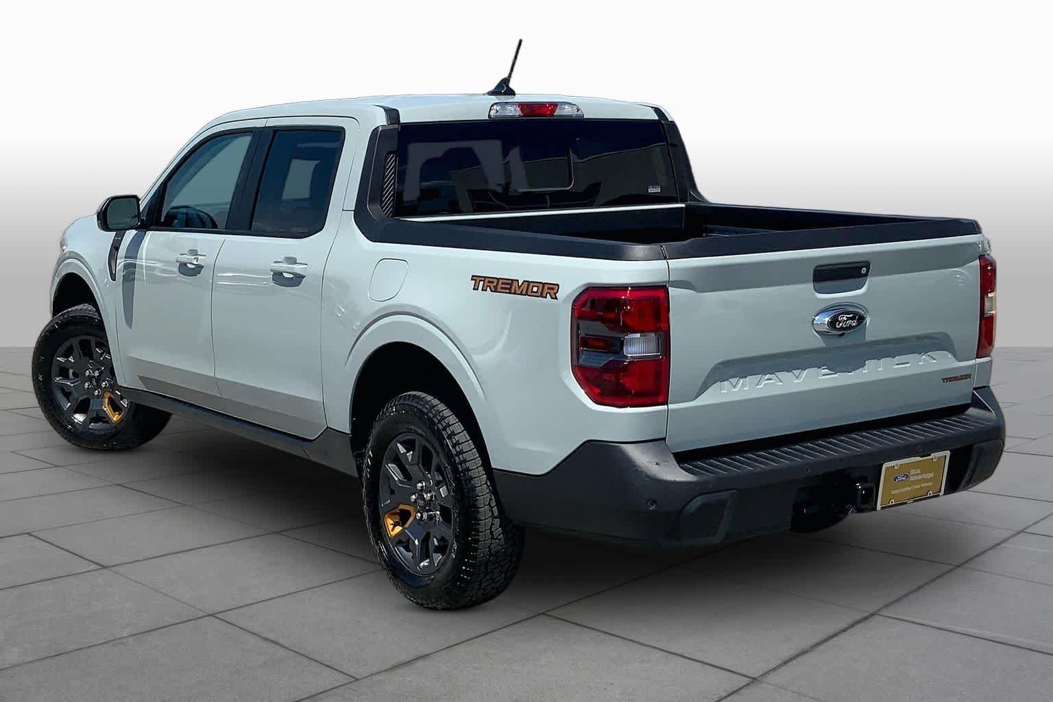 Used 2024 Cactus Gray Ford LARIAT Advanced image 12
