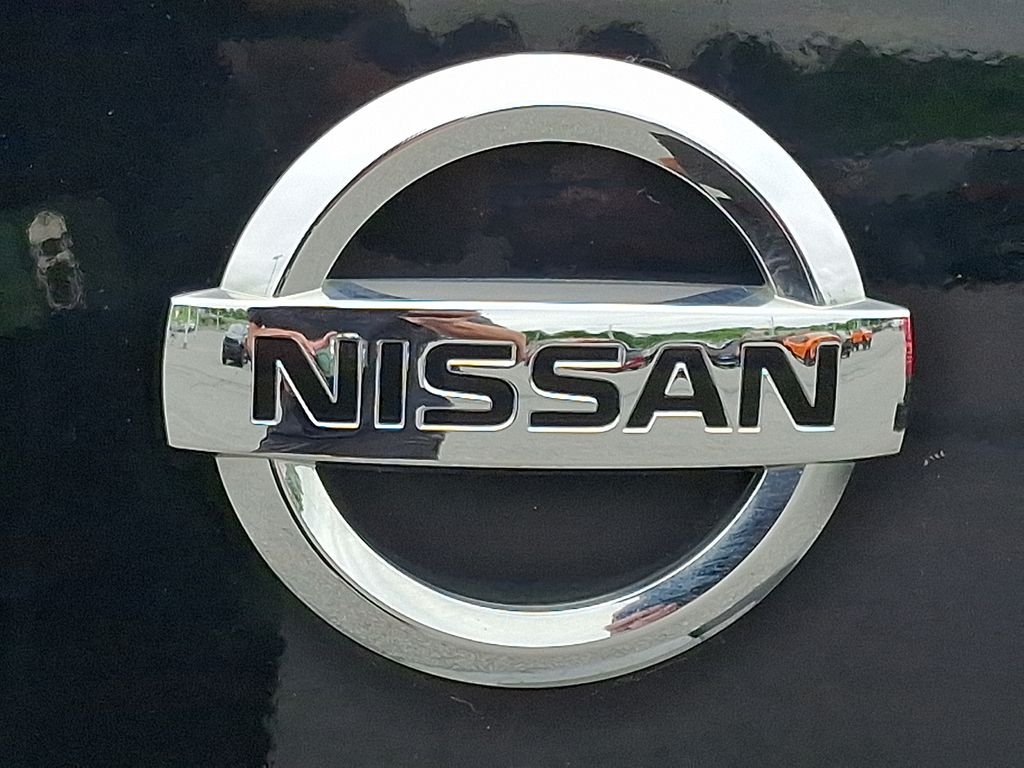 Used 2011 Black Nissan S image 9