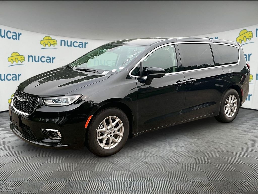 Used 2023 Black Chrysler Touring L image 3