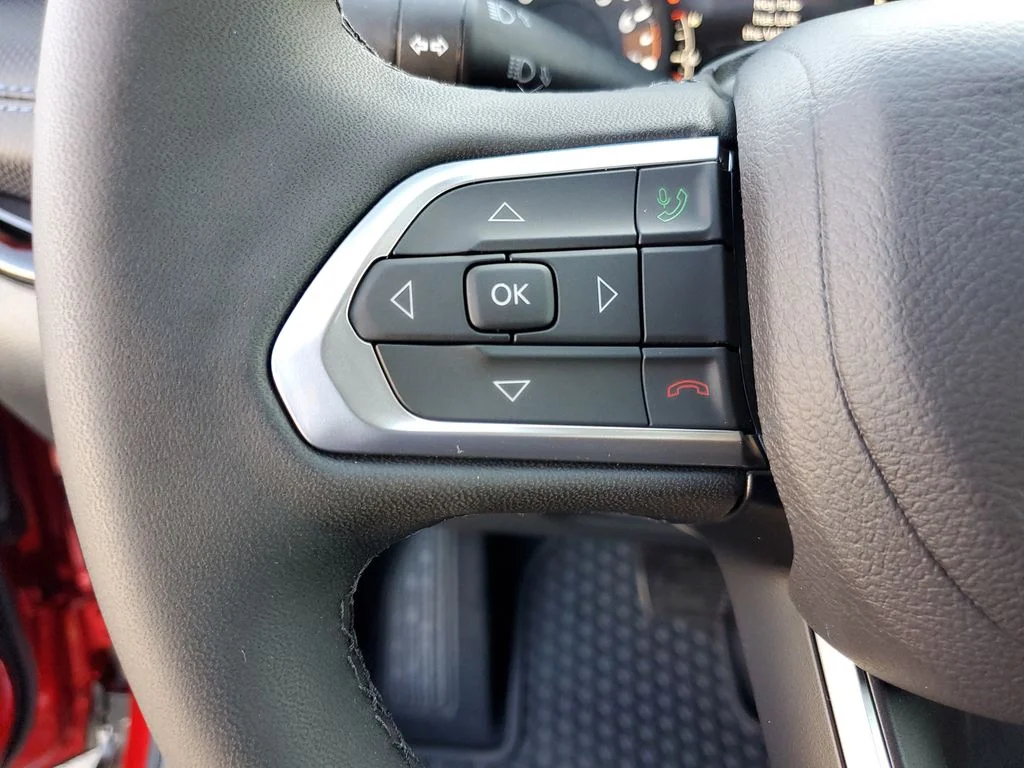 New 2026 Red Hot Pearl-Coat Exterior Paint Jeep Latitude image 26