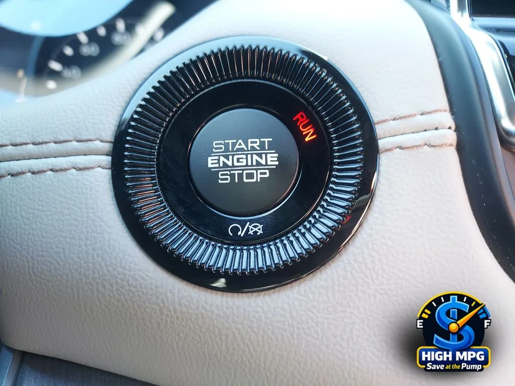 Used 2025 White Jeep Limited image 17