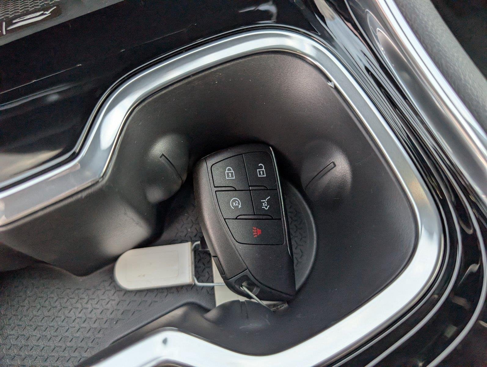 New 2027 Summit White Chevrolet LT image 19