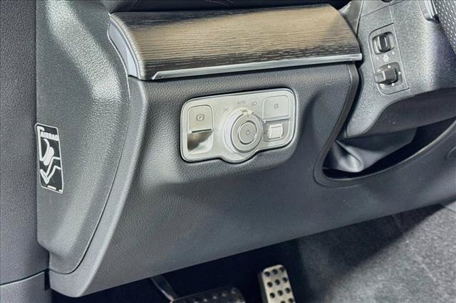 New 2026 MANUFAKTUR Moonlight White Metallic Mercedes-Benz GLS 450 image 40