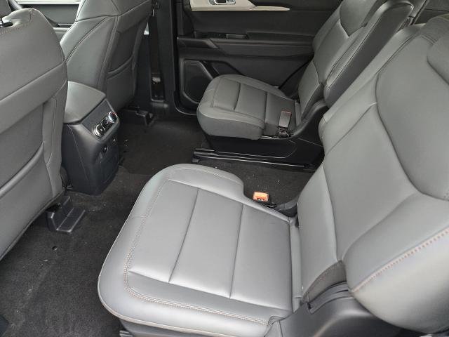 New 2026 Star White Metallic Tri-Coat Ford Active image 39