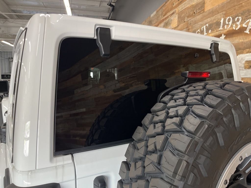 New 2026 Bright White Clear-Coat Exterior Paint Jeep Rubicon X image 23