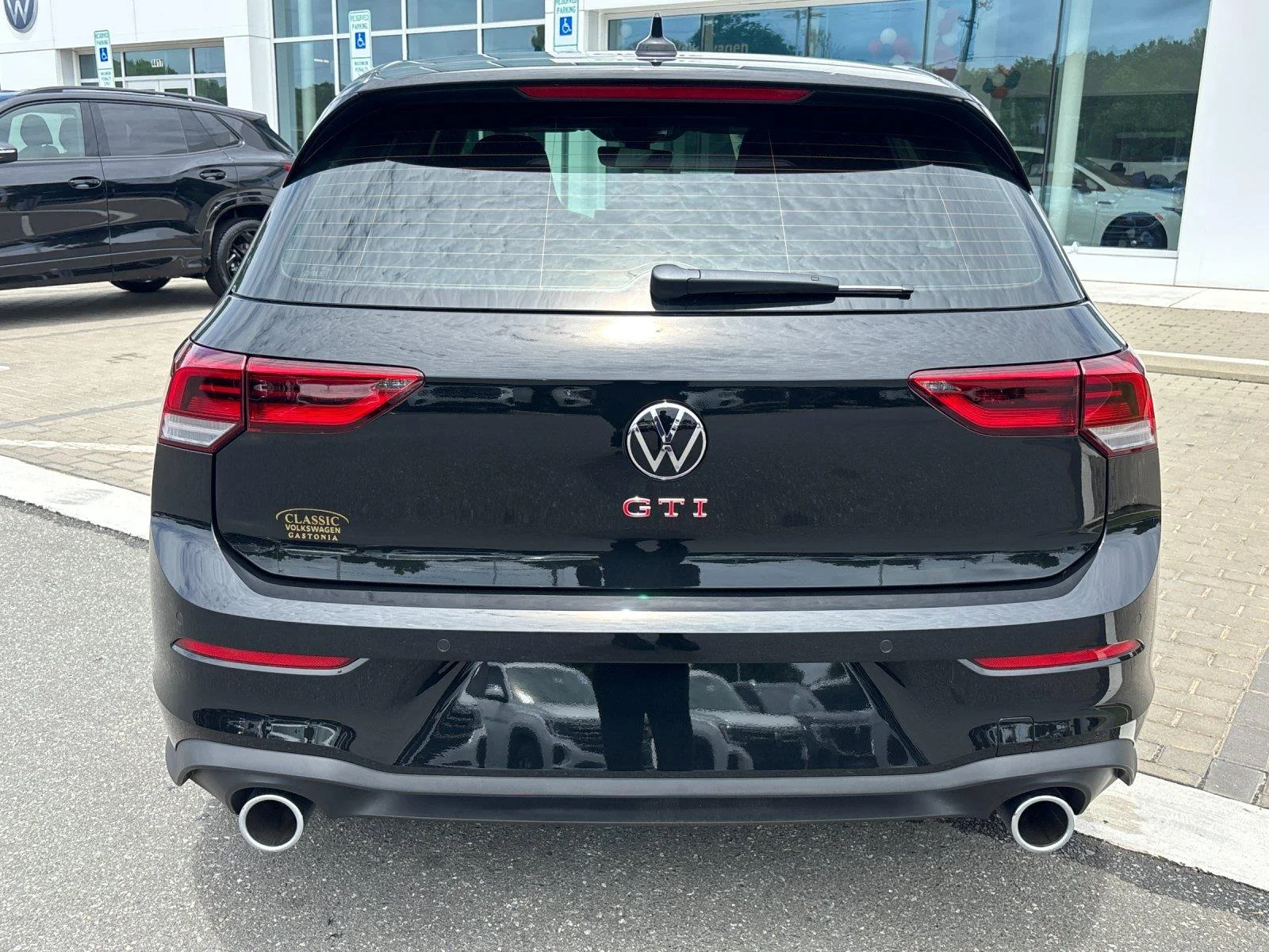 New 2026 mythos black metallic Volkswagen SE image 4