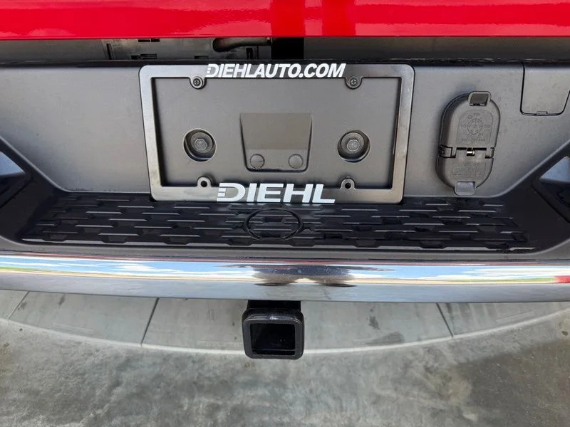 New 2026 Molten Red Pearl-Coat Exterior Paint RAM Big Horn/Lone Star image 9