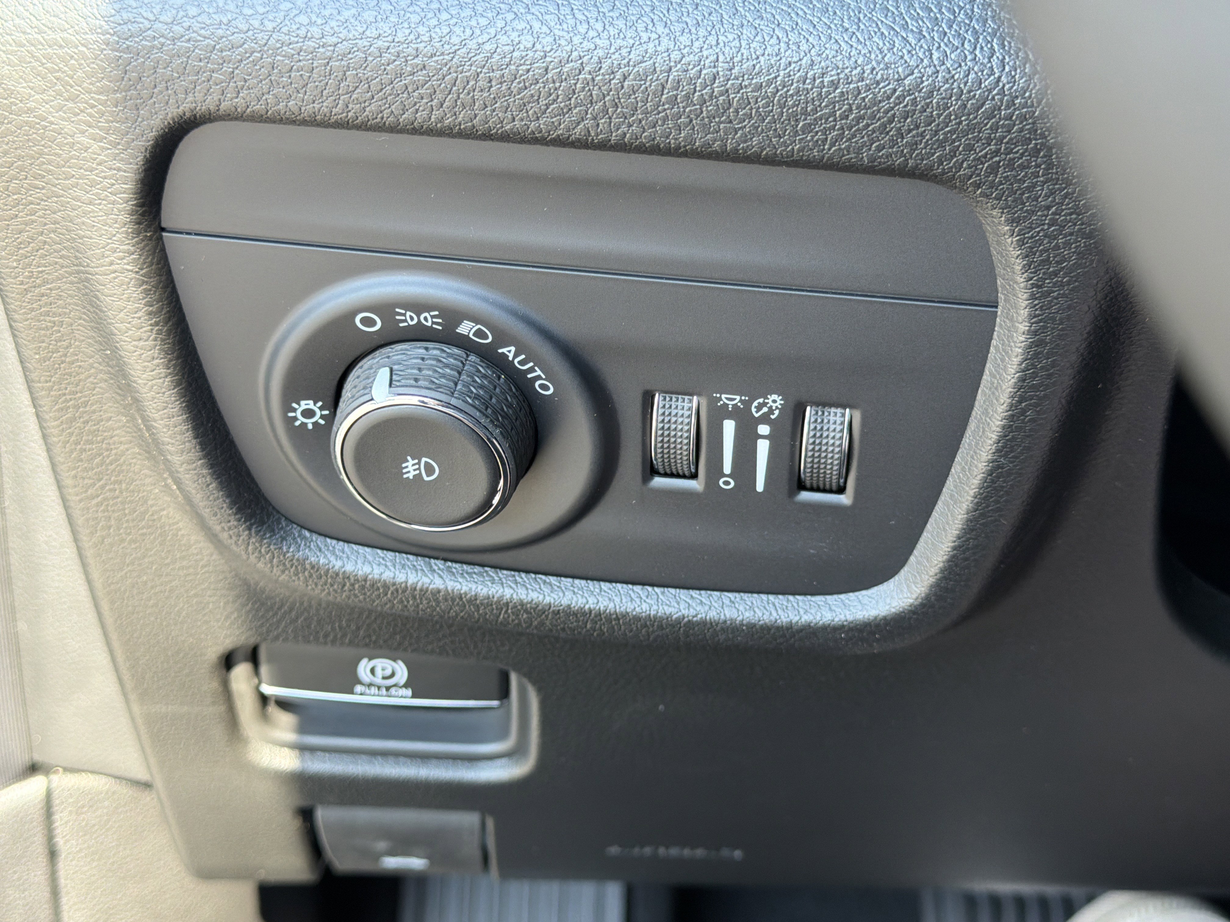New 2026 Diamond Black Crystal Pearlcoat Jeep Limited image 38