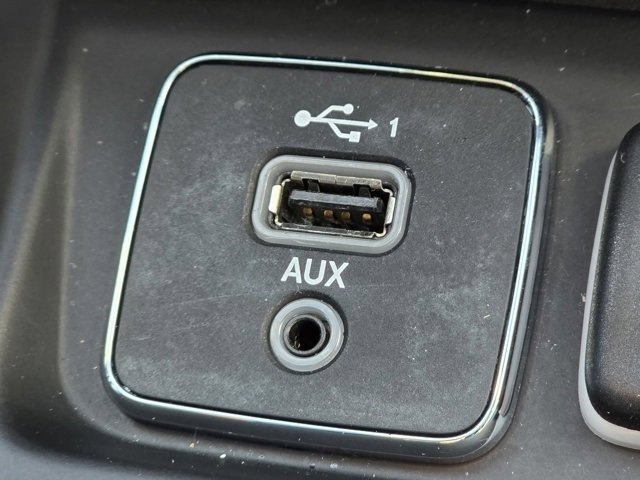 Used 2022 Diamond Black Crystal Pearlcoat Jeep Limited image 12