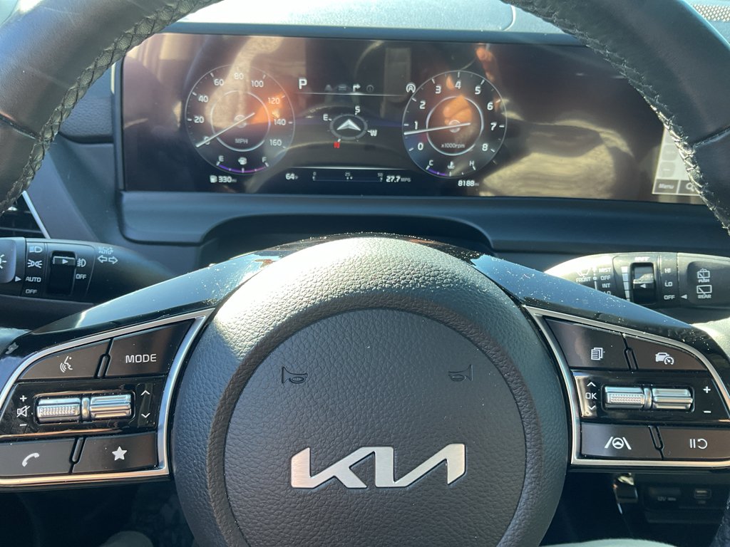 Used 2026 Snow White Pearl Kia EX image 21