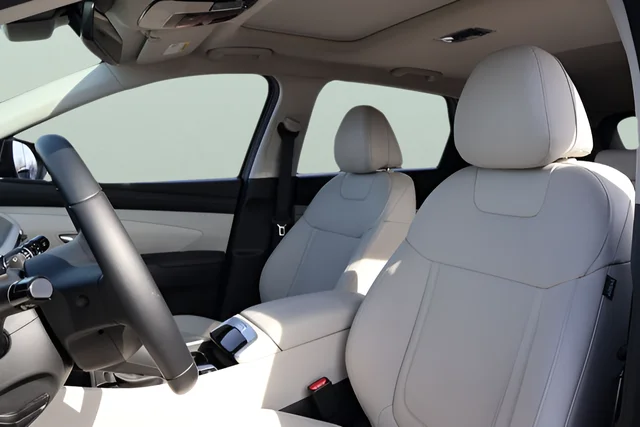 Used 2025 Gray Hyundai SEL Convenience image 18