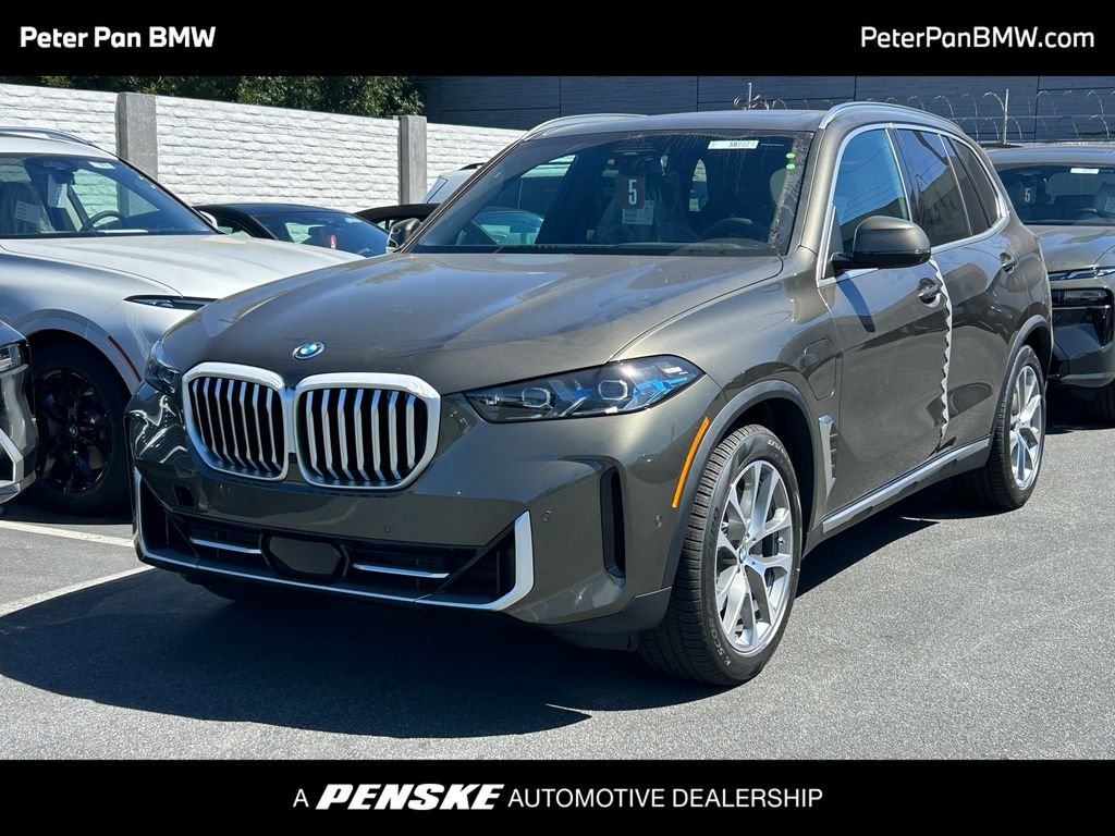 New 2026 Green Metallic BMW xDrive50e image 1