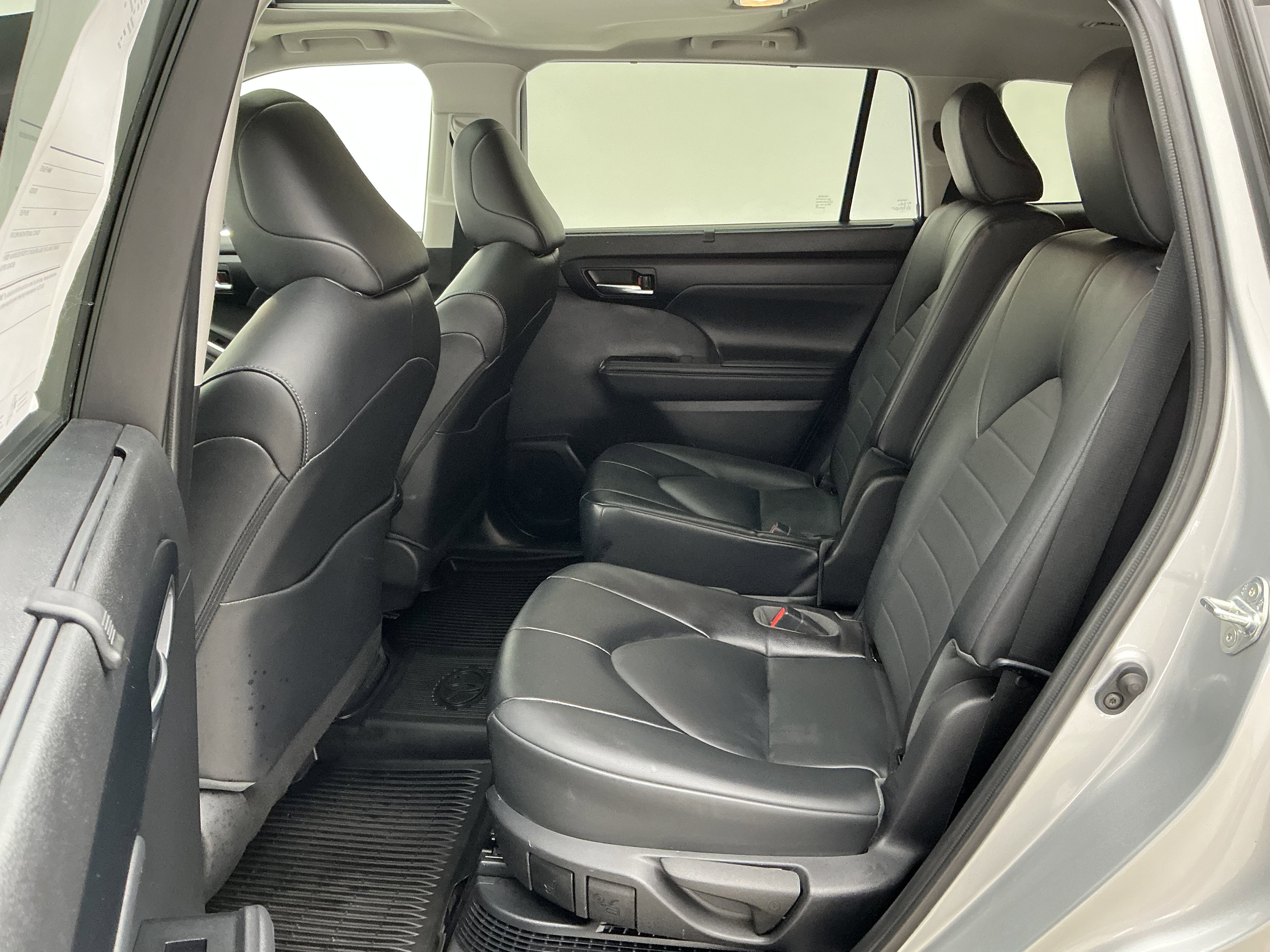 2022 Toyota Highlander XLE - Photo 19