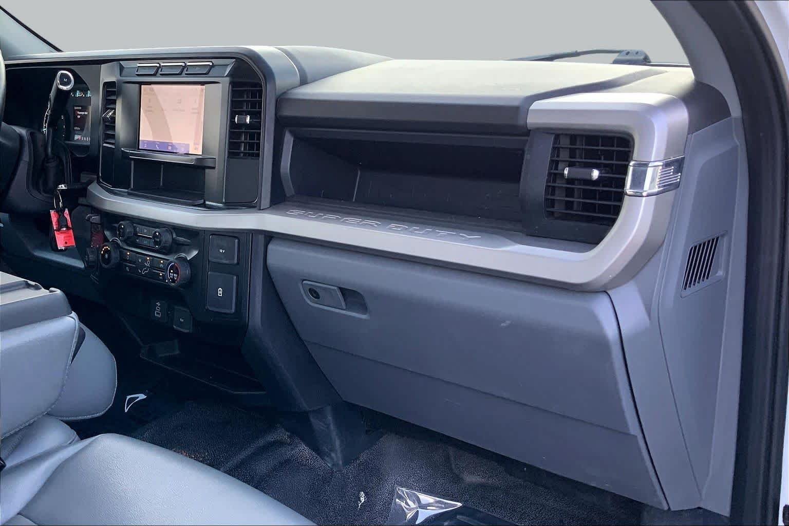 Used 2024 Oxford White Ford XL image 17