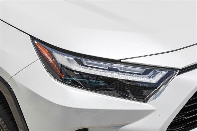 Certified Used 2024 MID BLK/WIND CHILL Toyota  image 4