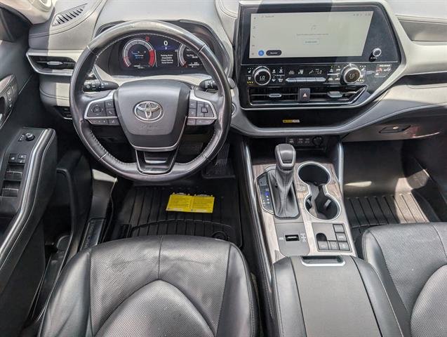 Used 2023  Toyota Platinum image 6