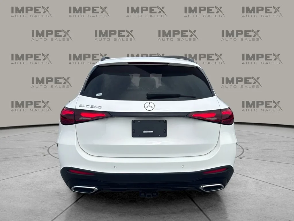 Used 2024 White Mercedes-Benz GLC 300 image 4