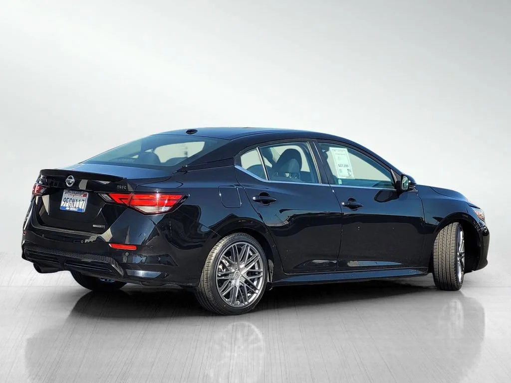 Used 2022 Black Nissan SR Xtronic CVT image 5