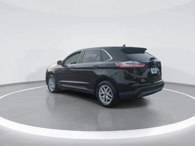 Used 2024 Black Ford SEL image 6