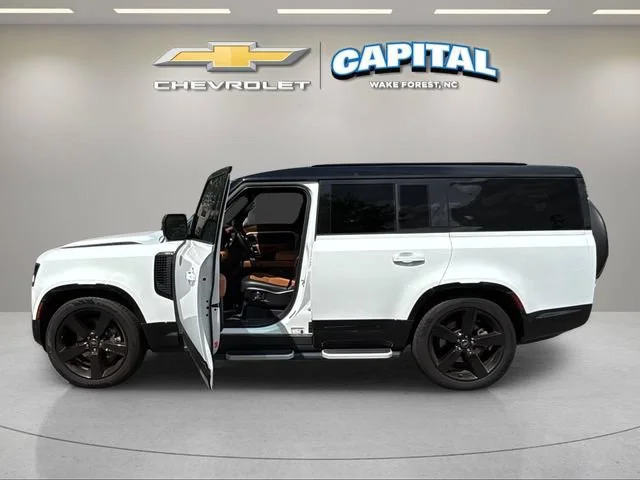 Used 2023 White Land Rover 130 X-Dynamic SE image 9