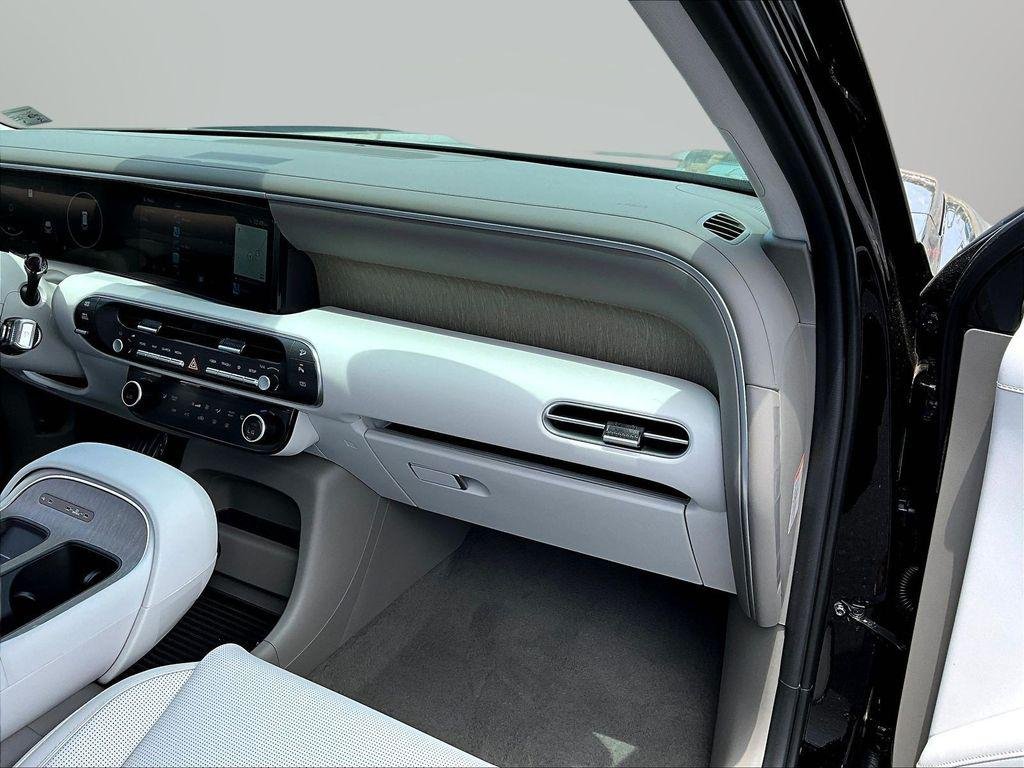 New 2026 Black Hyundai SEL 8P image 30
