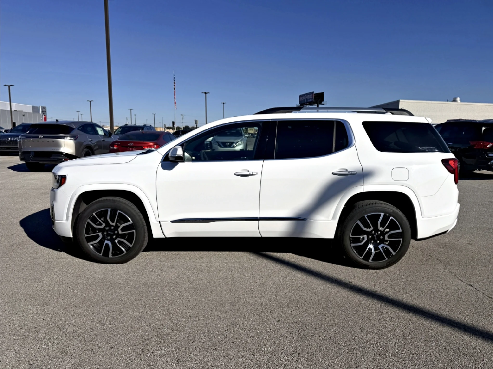 Used 2022 Summit White GMC Denali image 9