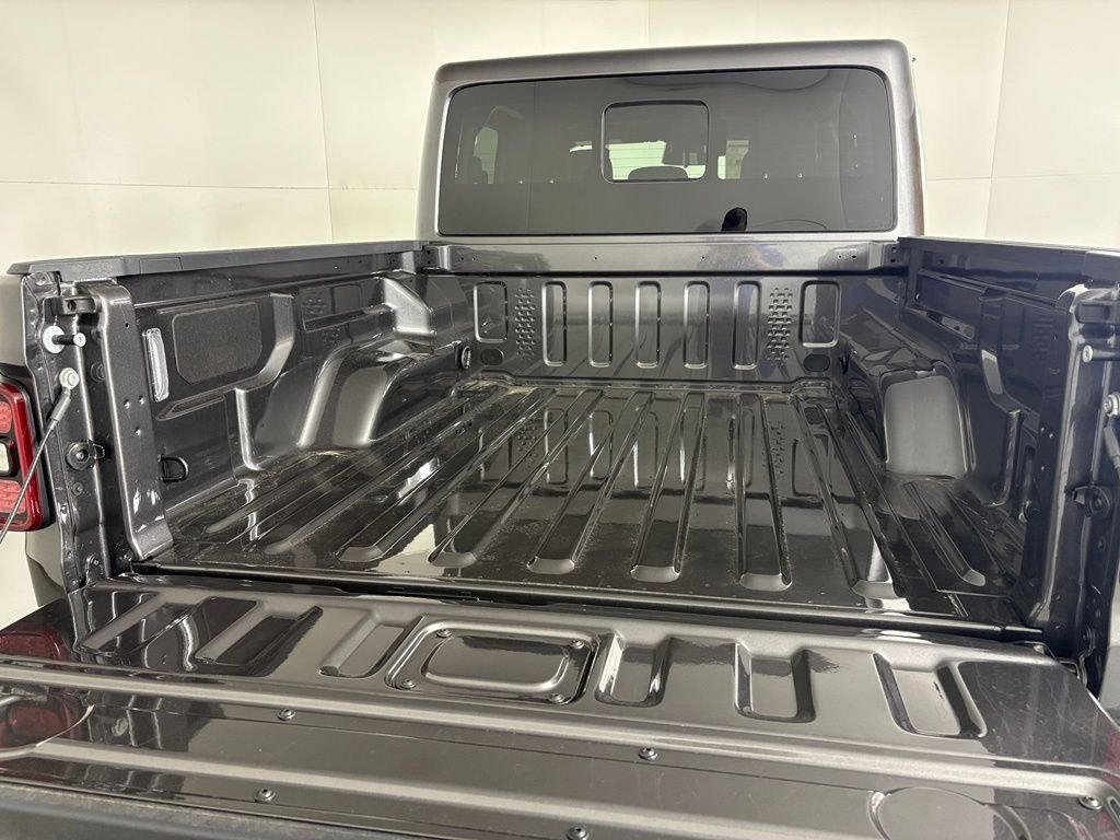 New 2026 Granite Crystal Metallic Clearcoat Jeep Mojave image 36